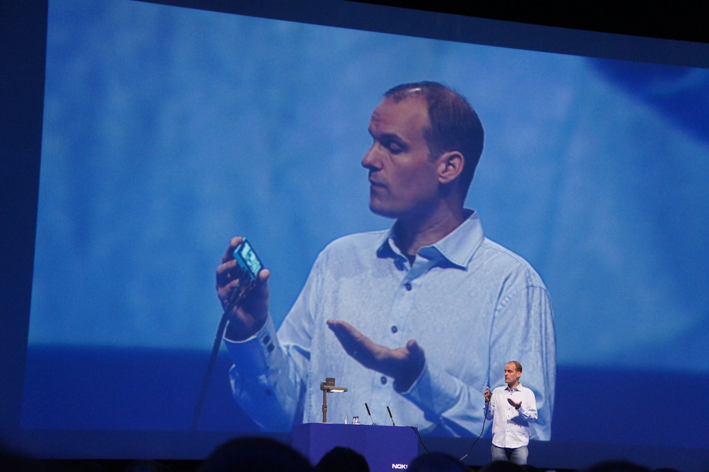 Nokia 800 demoed